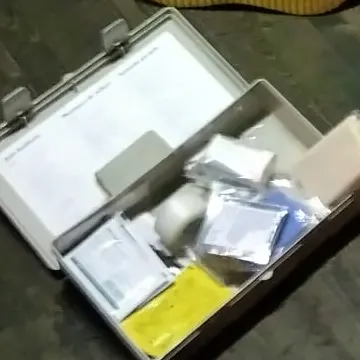 Kit di primo soccorso aperto