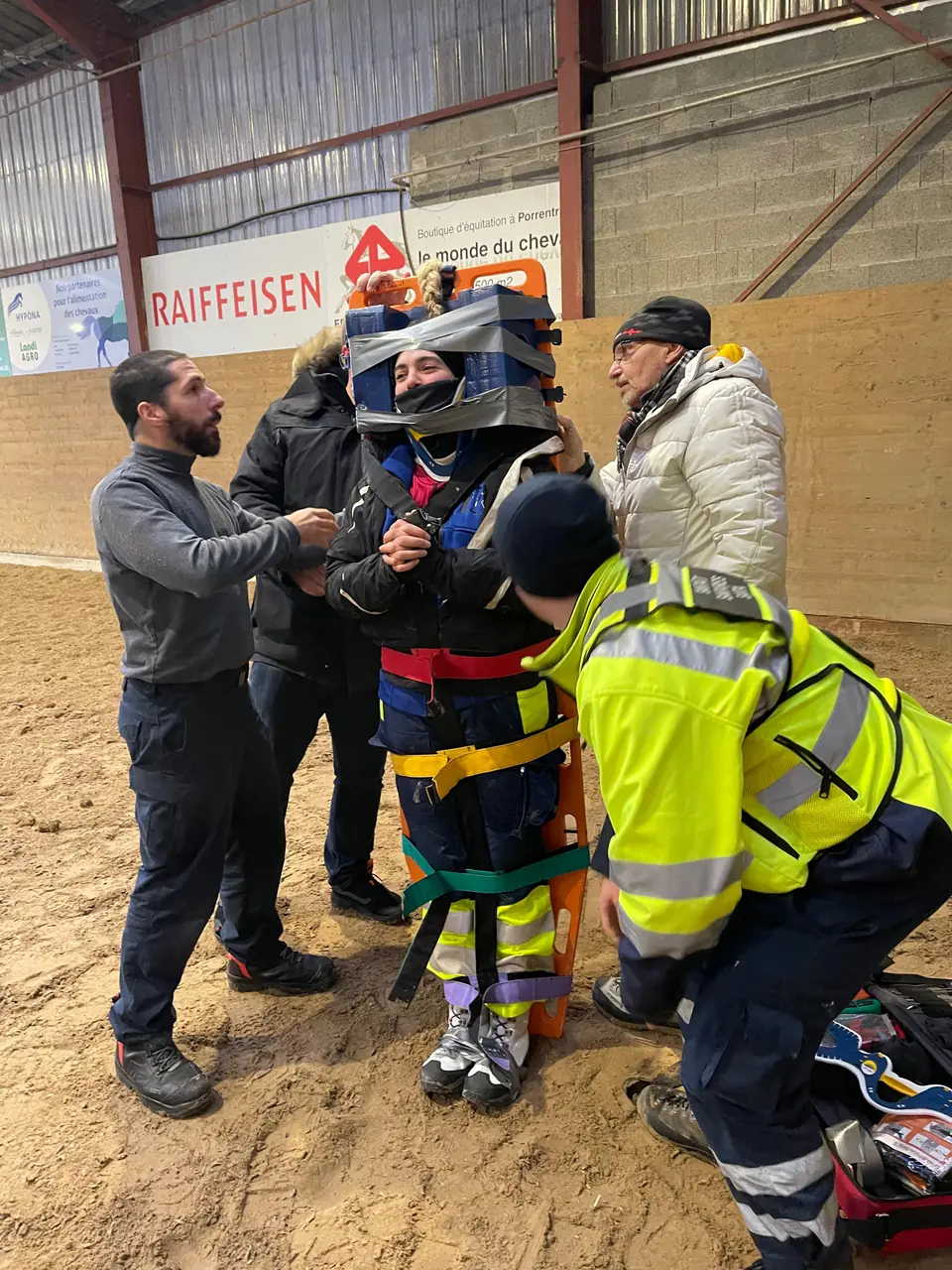 Exercice d’immobilisation sur planche dorsale
